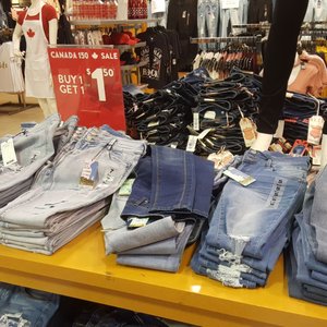 guess store atterbury value mart