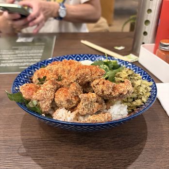 Class 302 Tea Cafe - Popcorn chicken bowl with plenty of chili powder. The serving size is pretty big. - Taiwanese Near Me - Irvine, California