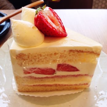 WA Cafe - strawberry cake - Patisserie/Cake Shop Near Me - London, XGL