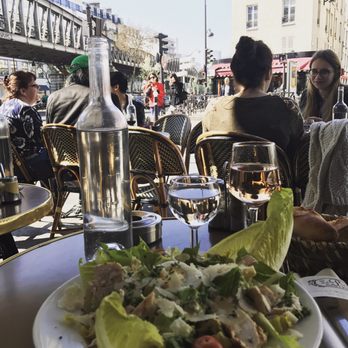 Le Pierrot - The Caesar salad is perfect - French Near Me - Paris, 75 Le Pierrot - The Caesar salad is perfect - French Near Me - Paris, 75