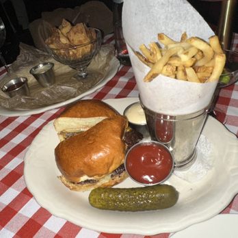 TRIVOLI TAVERN - Updated July 2024 - 1345 Photos & 602 Reviews - 114 N