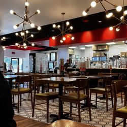 Newk's Eatery - Dining area