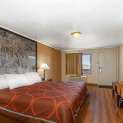 Super 8 - Guest room