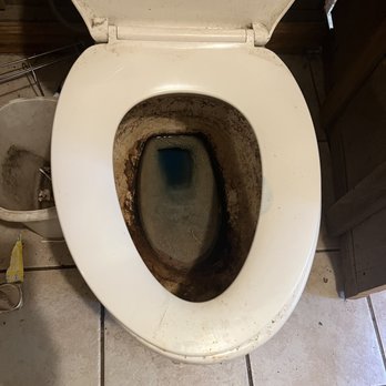 Iraida's Cleaning Service - Toilet before - Home Cleaning Near Me Iraida's Cleaning Service - Toilet before - Home Cleaning Near Me