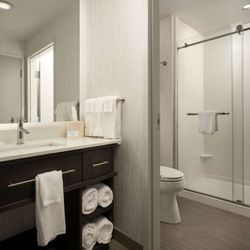 Guest room bath