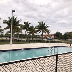 Tropical Splash Water Park - Pool