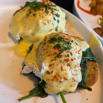 Toast Kitchen & Bar - Florentine Benedict - Breakfast & Brunch Near Me - Brea, California Toast Kitchen & Bar - Florentine Benedict - Breakfast & Brunch Near Me - Brea, California