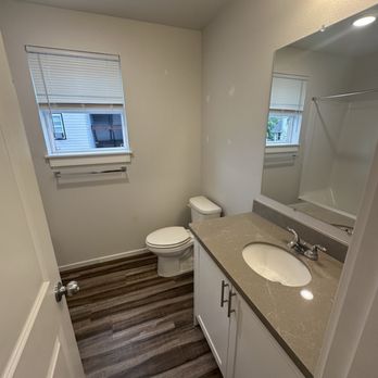 Cascade Junk Removal - Bathroom (after move out) - Demolition Services Near Me Cascade Junk Removal - Bathroom (after move out) - Demolition Services Near Me