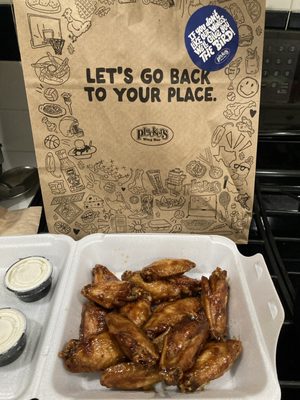 Pluckers Wing Bar by null