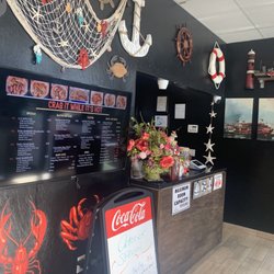 Crab It While Its Hot - Front entrance & decor