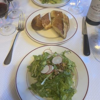Le Relais de l'Entrecôte - Salad and bread - Steakhouses Near Me - Paris, 75 Le Relais de l'Entrecôte - Salad and bread - Steakhouses Near Me - Paris, 75