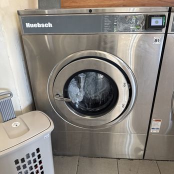 Drop n Go Laundromat - All my blankets fit in here! - Laundromat Near Me - Long Beach, California