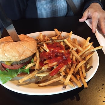 Sweet Betty's - Burger and fries - Breakfast & Brunch Near Me - Gresham, Oregon