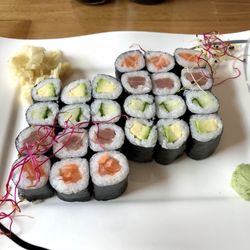Sushi World - 24 Sushi (Thunfisch, Lachs, Gurke und Avocado) im Menü Nr. 401 für EUR 11,20 - frisch und lecker
