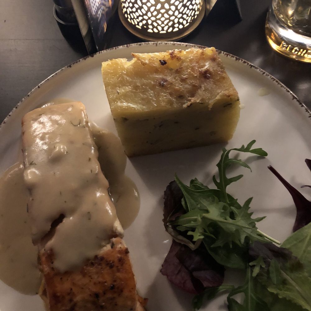 Jazzboat - Salmon with crème sauce, gratin potatoes - Jazz & Blues Near Me - Prague, Puerto Rico