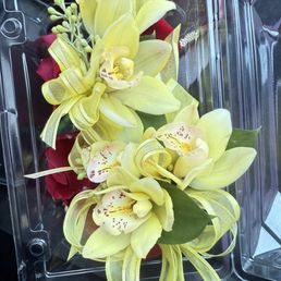 corsage & boutonniere