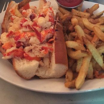 Neptune Oyster - Maine Lobster Roll - Seafood Near Me - Boston, Massachusetts Neptune Oyster - Maine Lobster Roll - Seafood Near Me - Boston, Massachusetts