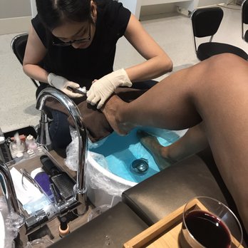 Brickell Nail Bar - Comfy bench seating - Nail Salons Near Me - Miami, Florida