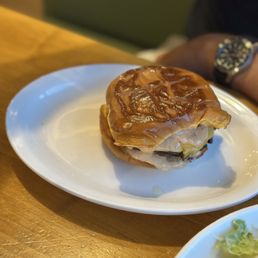 4 oz burger with everything 4 oz burger with everything