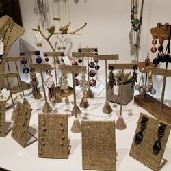 How cute are those pattern earrings at the back?? Very. The answer is 'very'