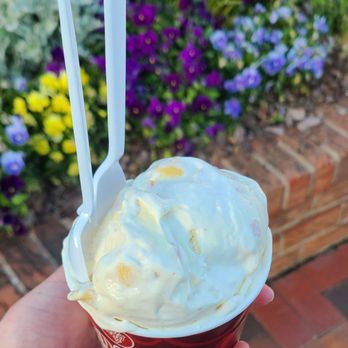 Cold Stone Creamery - Going bananas - Ice Cream & Frozen Yogurt Near Me - Kernersville, North Carolina Cold Stone Creamery - Going bananas - Ice Cream & Frozen Yogurt Near Me - Kernersville, North Carolina
