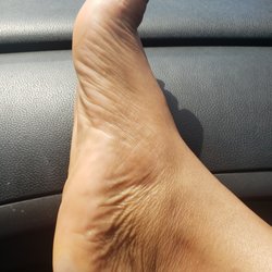 HD Nails & Spa - This is after I added lotion to my feet in my car.