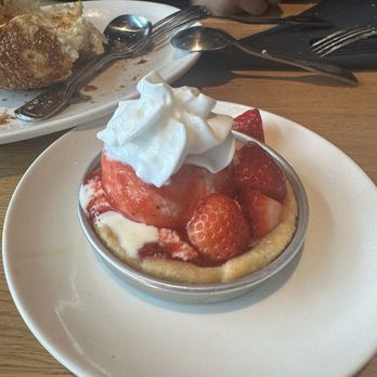 BJ's Restaurant & Brewhouse - Strawberry Shortcake Pizookie - American Near Me - Tracy, California BJ's Restaurant & Brewhouse - Strawberry Shortcake Pizookie - American Near Me - Tracy, California