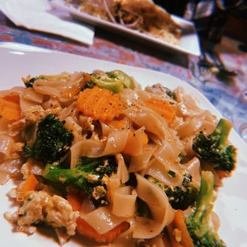 White Jasmin Thai Cuisine - Pad See Ewe - Thai Near Me - Lansdale, Pennsylvania White Jasmin Thai Cuisine - Pad See Ewe - Thai Near Me - Lansdale, Pennsylvania