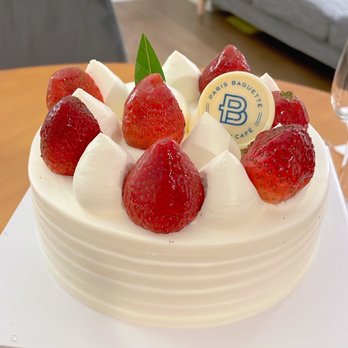 Paris Baguette - Strawberry cake - Bakeries Near Me - Queens, New York Paris Baguette - Strawberry cake - Bakeries Near Me - Queens, New York