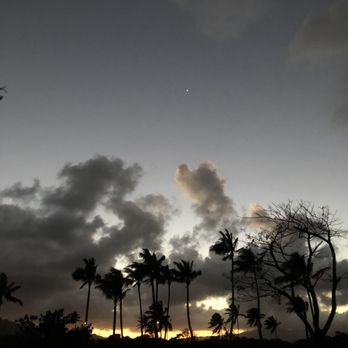 Hualani's - Sunset... moon rise - Hawaiian Near Me - Lihue, Hawaii