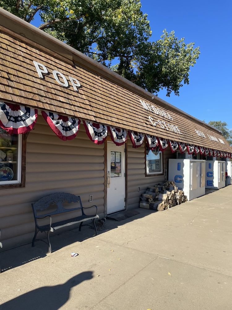 Medora Convenience Store Logo