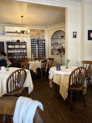 Reynolds Tavern and 1747 Pub by null