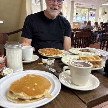 Lincoln's Waffle Shop - Good morning! - American Near Me - Washington, DC, District of Columbia