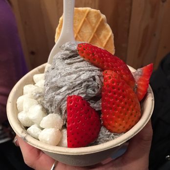 Powder - Black sesame with mochi and strawberries - Desserts Near Me - San Francisco, California