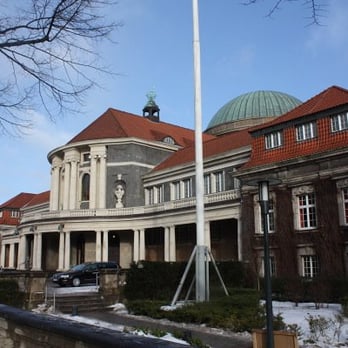 Universität Hamburg - Das Hauptgebäude der Uni im Winter. Foto: Frank Berno Timm - Colleges & Universities Near Me - Hamburg, HH Universität Hamburg - Das Hauptgebäude der Uni im Winter. Foto: Frank Berno Timm - Colleges & Universities Near Me - Hamburg, HH