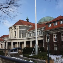 Universität Hamburg - Das Hauptgebäude der Uni im Winter. Foto: Frank Berno Timm