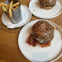 Just Fries, Hell's Kitchen Burger, Wellington Burger