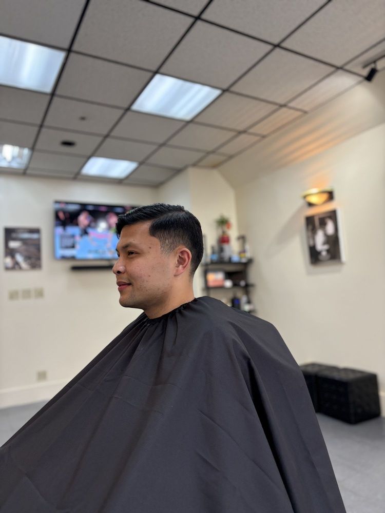 Lakay’s Barbershop Logo