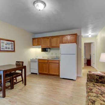 American Efficiency Inns - Living Room/Kitchen. Flat Screen TV - Apartments Near Me - Vinton, Virginia