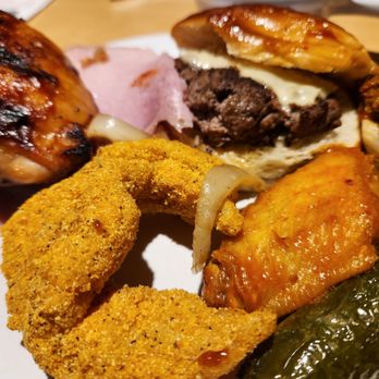 Golden Corral Buffet & Grill - Lunch - Buffets Near Me - Maplewood, Minnesota