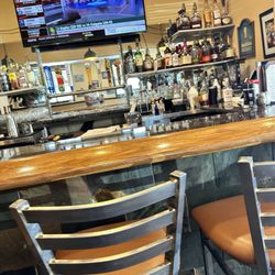 Vinnys Italian Grill - Bar area