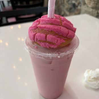 La Mini Birrieria - strawberry horchata with mini concha - Tacos Near Me - Sacramento, California La Mini Birrieria - strawberry horchata with mini concha - Tacos Near Me - Sacramento, California