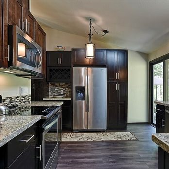 Pius Kitchen & Bath - Espresso Shaker Cabinets with Giallo Ornamental Granite - Kitchen & Bath Near Me - Seattle, Washington