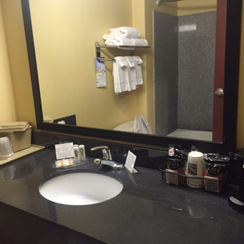 Quality Suites - Bathroom with all the toiletries - Hotels Near Me - Stratford, Connecticut Quality Suites - Bathroom with all the toiletries - Hotels Near Me - Stratford, Connecticut