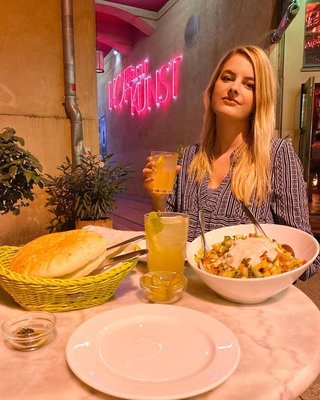 Hummus & Friends by null
