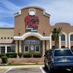 Outside / Exterior of restaurant (Catclaw location) - plenty of lot parking and even a drive thru (left of building)
