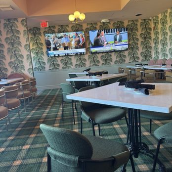 Highland House - Dining room - Cocktail Bars Near Me - Dunedin, Florida