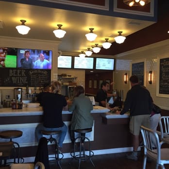 Fish District - Fish District at 6.15 pm on a Monday - Seafood Near Me - Carlsbad, California