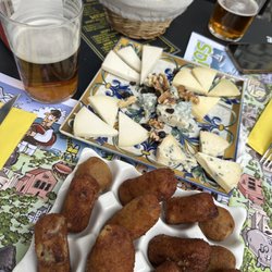 El Reloj de Porlier - Croquetas and Asturian cheeses