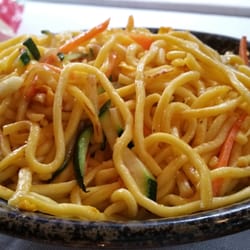 Ristorante Singapore - Spaghetti freschi con verdure